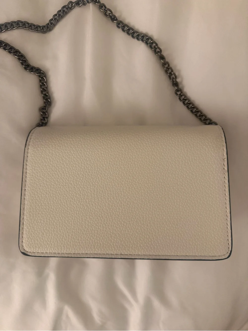 Ivory Leather Chain Crossbody Bag with Decorative Metal Horseshoe